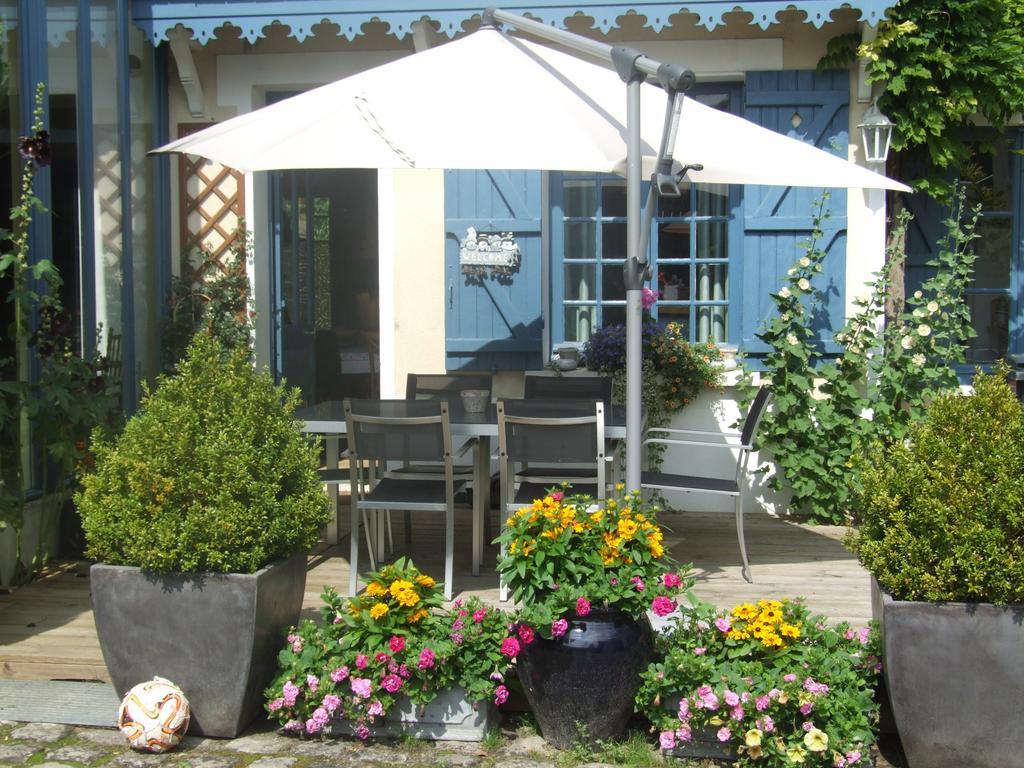 Bed and Breakfast Les Glycines Ury Exteriér fotografie
