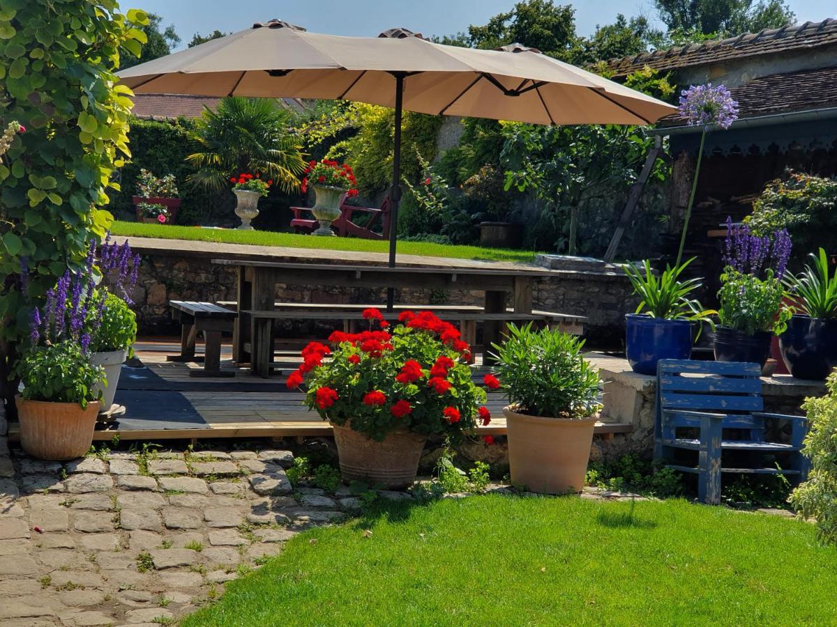 Bed and Breakfast Les Glycines Ury Exteriér fotografie