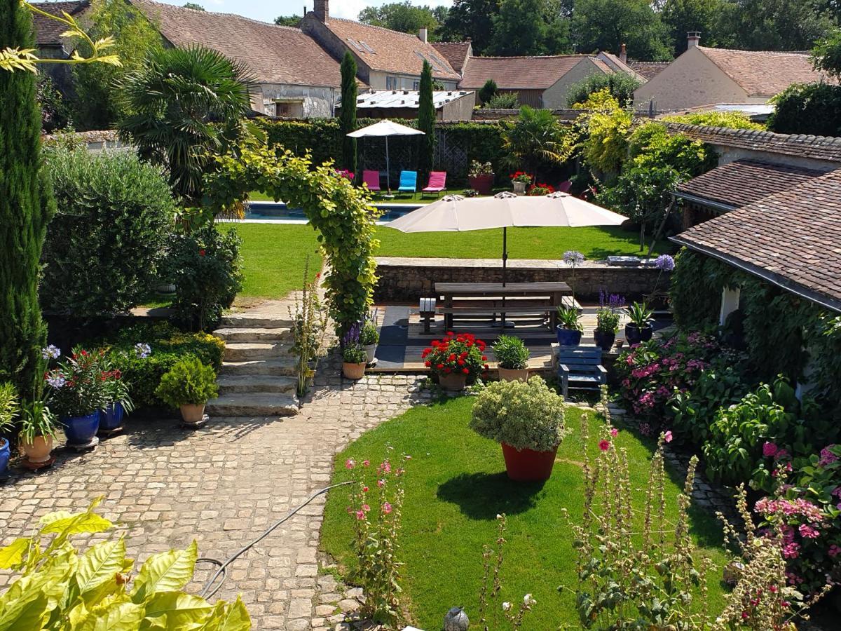 Bed and Breakfast Les Glycines Ury Exteriér fotografie
