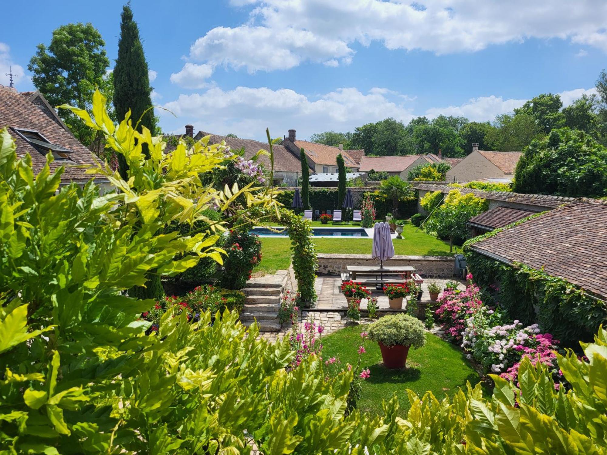 Bed and Breakfast Les Glycines Ury Exteriér fotografie