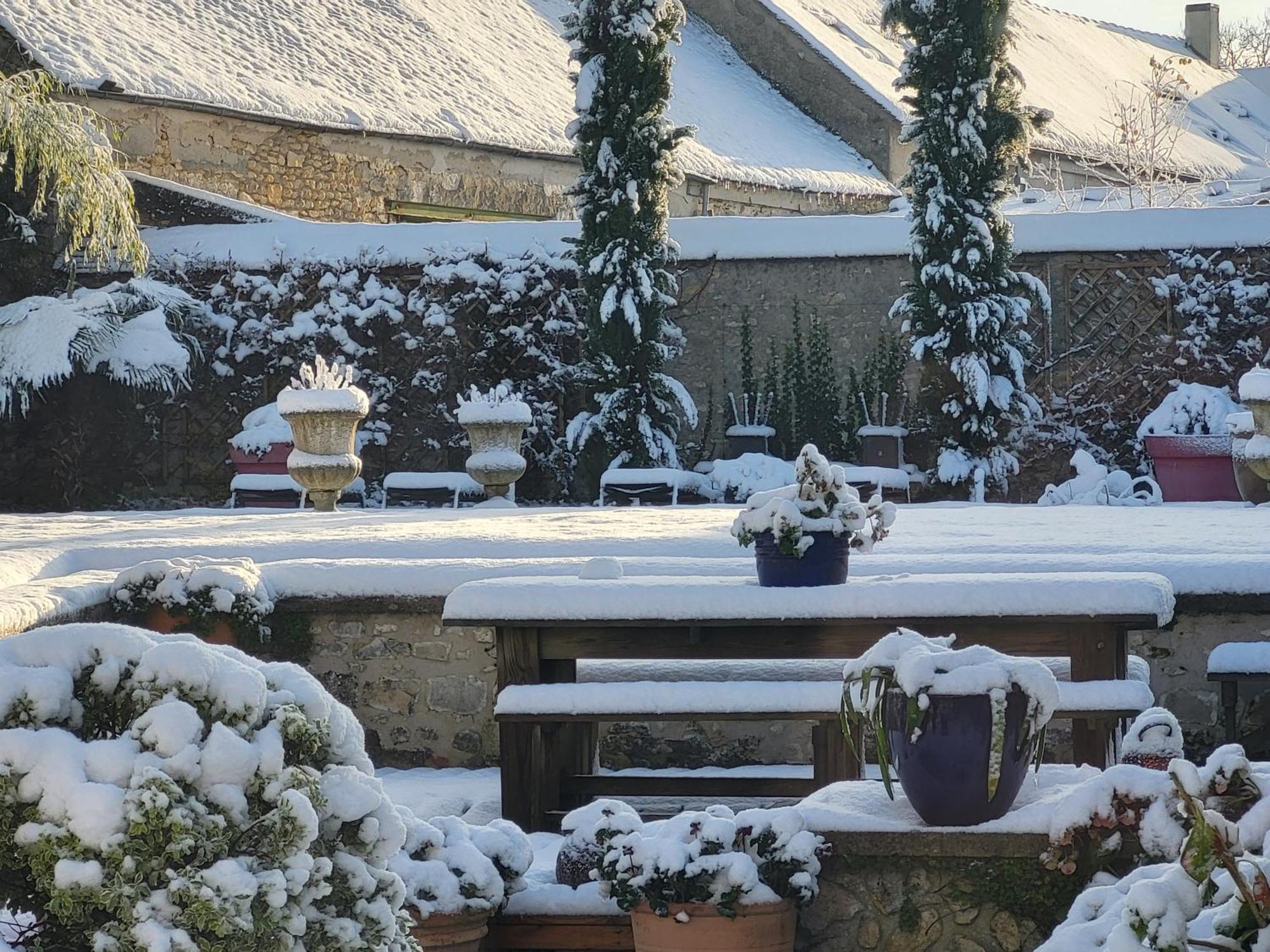Bed and Breakfast Les Glycines Ury Exteriér fotografie